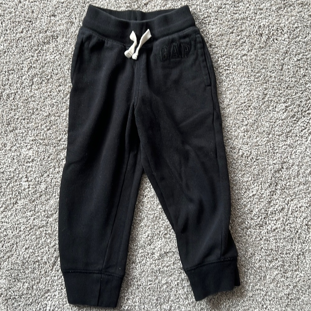 GAP KIDS | Black sweatpants